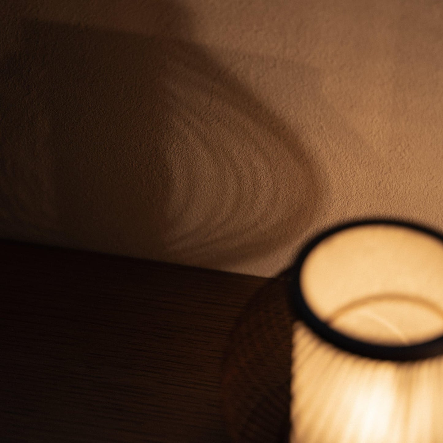 Shadow of a Japanese bamboo table lamp "Star Droplet"