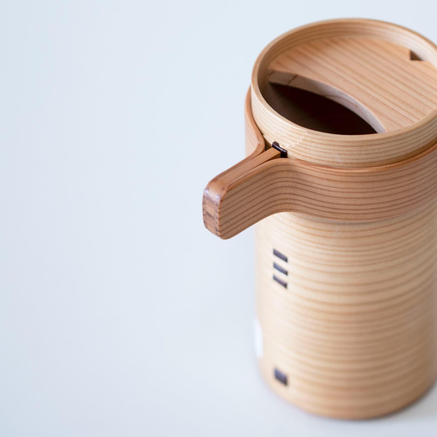 Sake pitcher made of Akita cedar by a 76-year-old craftsman using traditional Magewappa bending techniques.