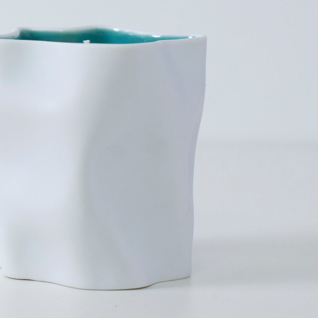 IKEBANA Japanese scented candle inspired by flower arrangement, with Japanese Incense and violet notes