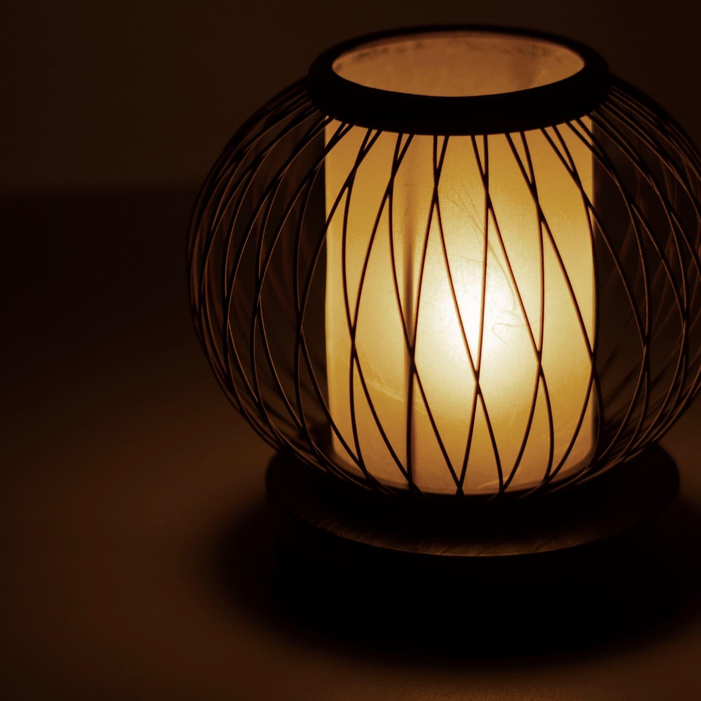 Minimalist bamboo table lamp on a table in a Japandi style bedroom, showcasing 800 years of craftsmanship from Shizuoka, Japan.