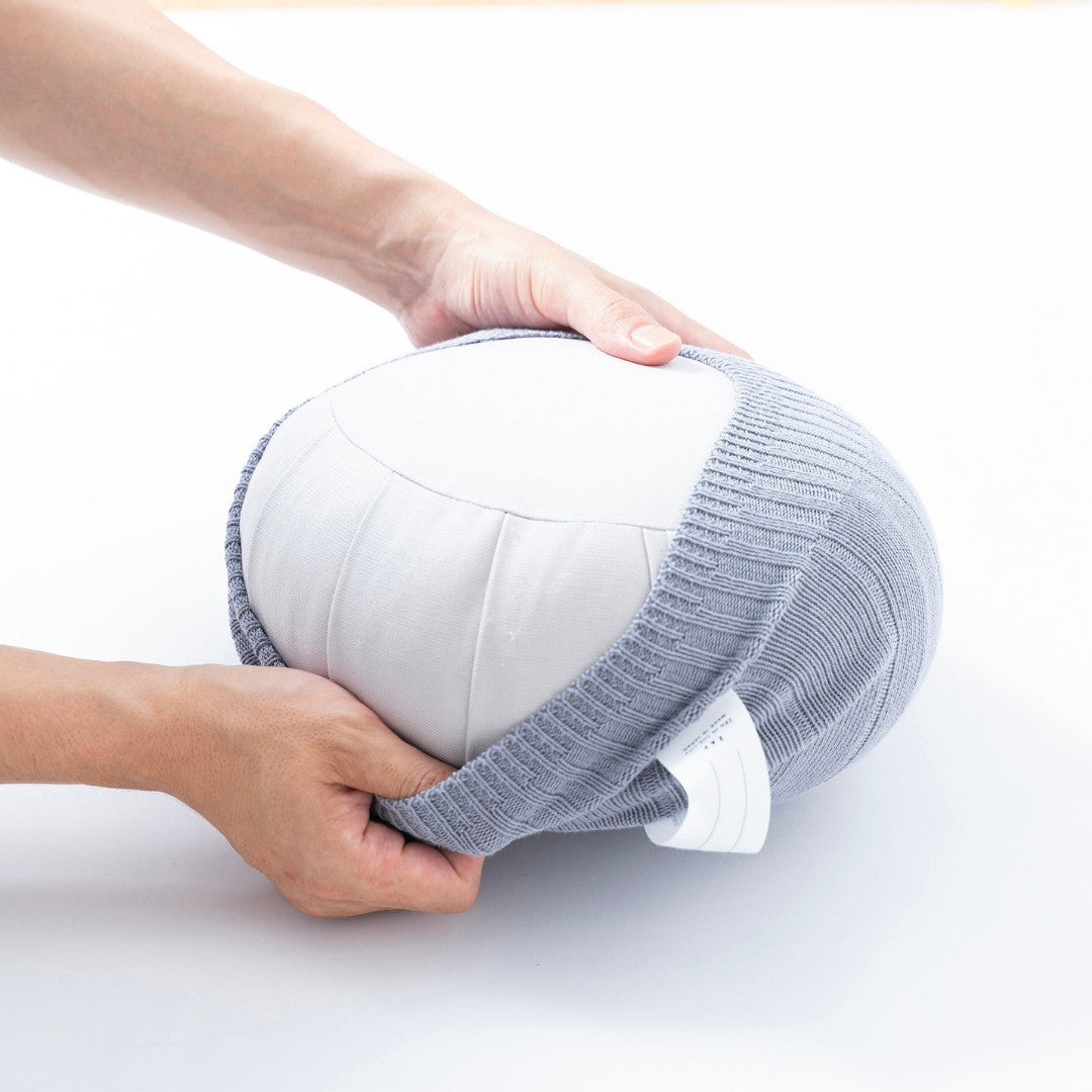 Hand removing cover from Japanese meditation pillow zafu "ZAF RITUAL" Lagoon Gray, washable design