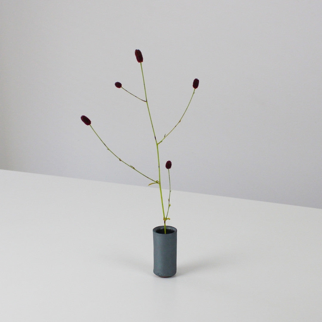 Ikebana flower in Japanese vase "Kenzan-shin S" – Simple Japanese flower arranging