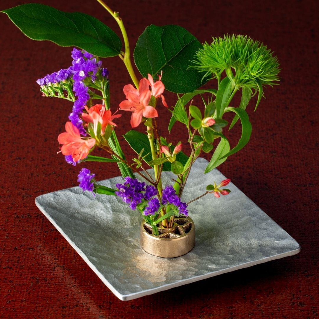 Ikebana flower arrangement with Japanese Pinless Kenzan "Hana" S in Japanese vase