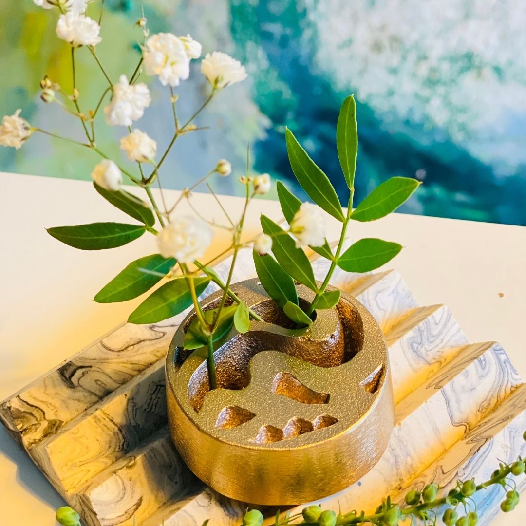 Elegant ikebana flower arrangement with Japanese Pinless Kenzan "the water" kenzan tool