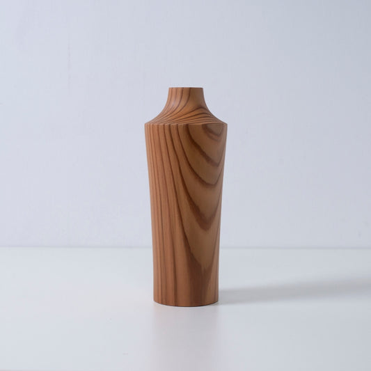 Japanese Cedar Vase Natural Wood 02 – Japanese cedar vase in natural wood finish, handcrafted for ikebana flower arrangement and wabi sabi interiors