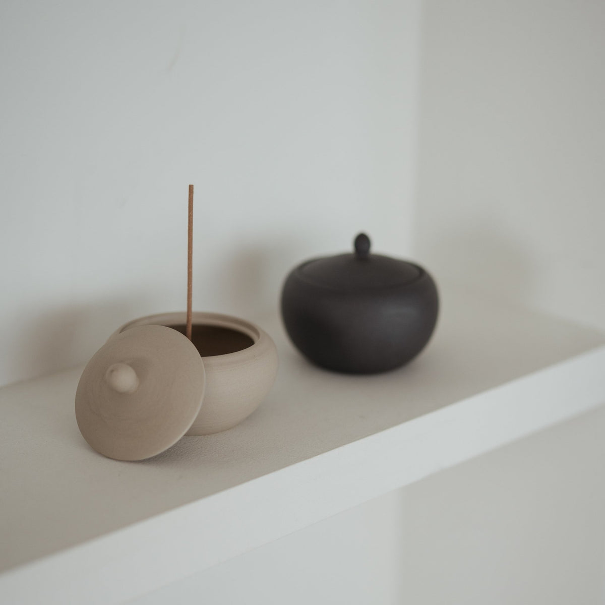Japanse wierookbrander Monnikskom – handgemaakte Banko-yaki voor zen-decoratie en geurkaarsen