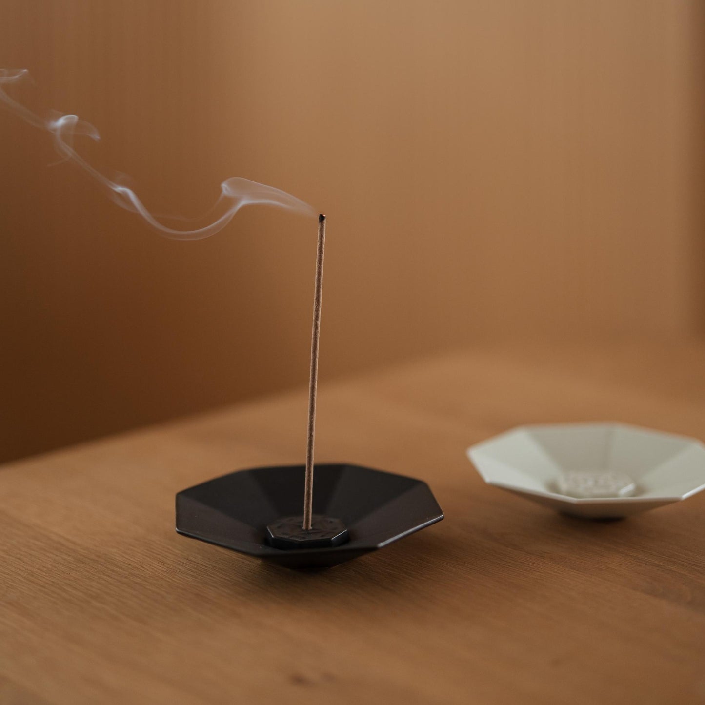 Japanese incense plate – porcelain black and white set for calm zen room and scented candle use