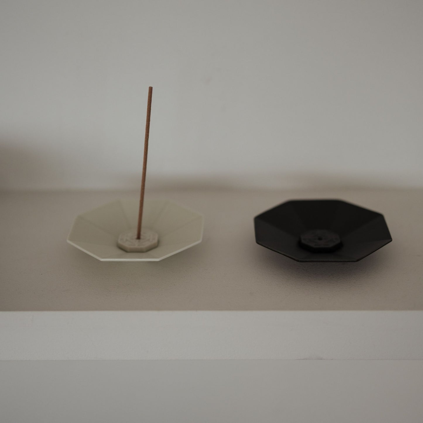 Japanese incense plate octagon – minimalist Arita porcelain for japanese scented candle decor