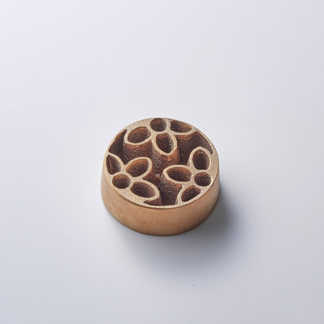 Japanese pinless kenzan Garden L for ikebana flower arrangement and Japanese vases
