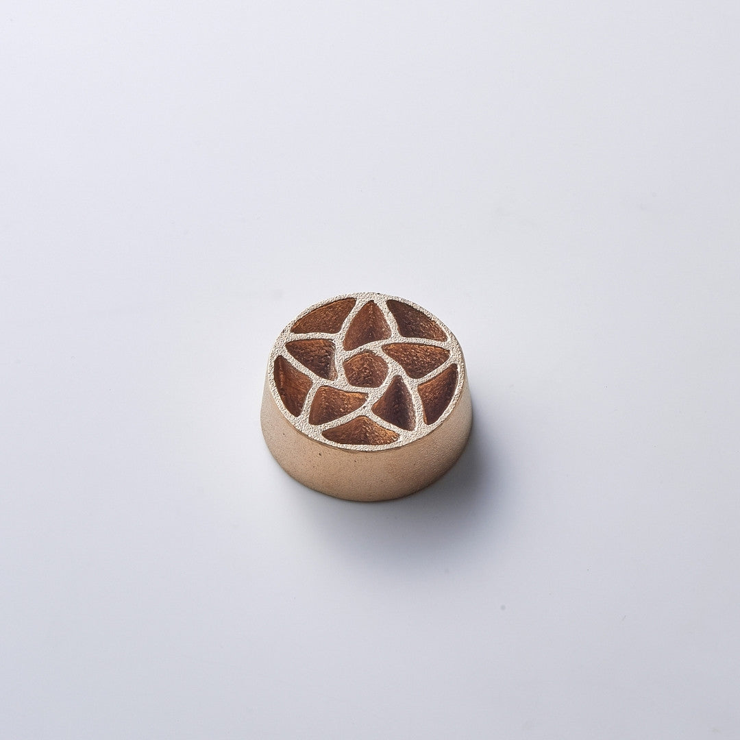 Japanese Pinless Kenzan "Hana" S – Bronze kenzan for Japanese flower arranging
