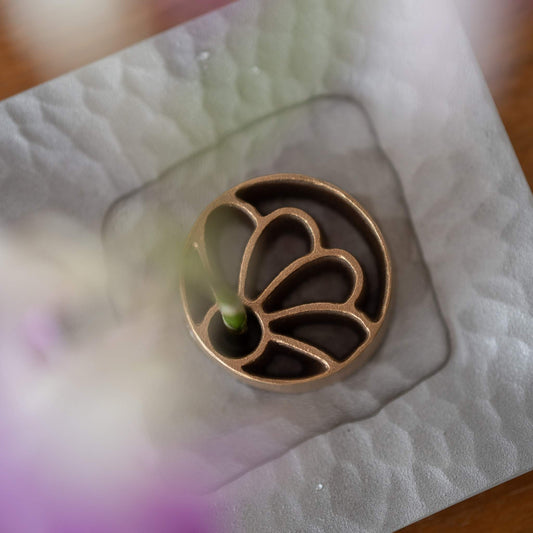 Japanese Pinless Kenzan “Petal” L for Ikebana | Elegant Bronze Flower Frog for Japanese Vases