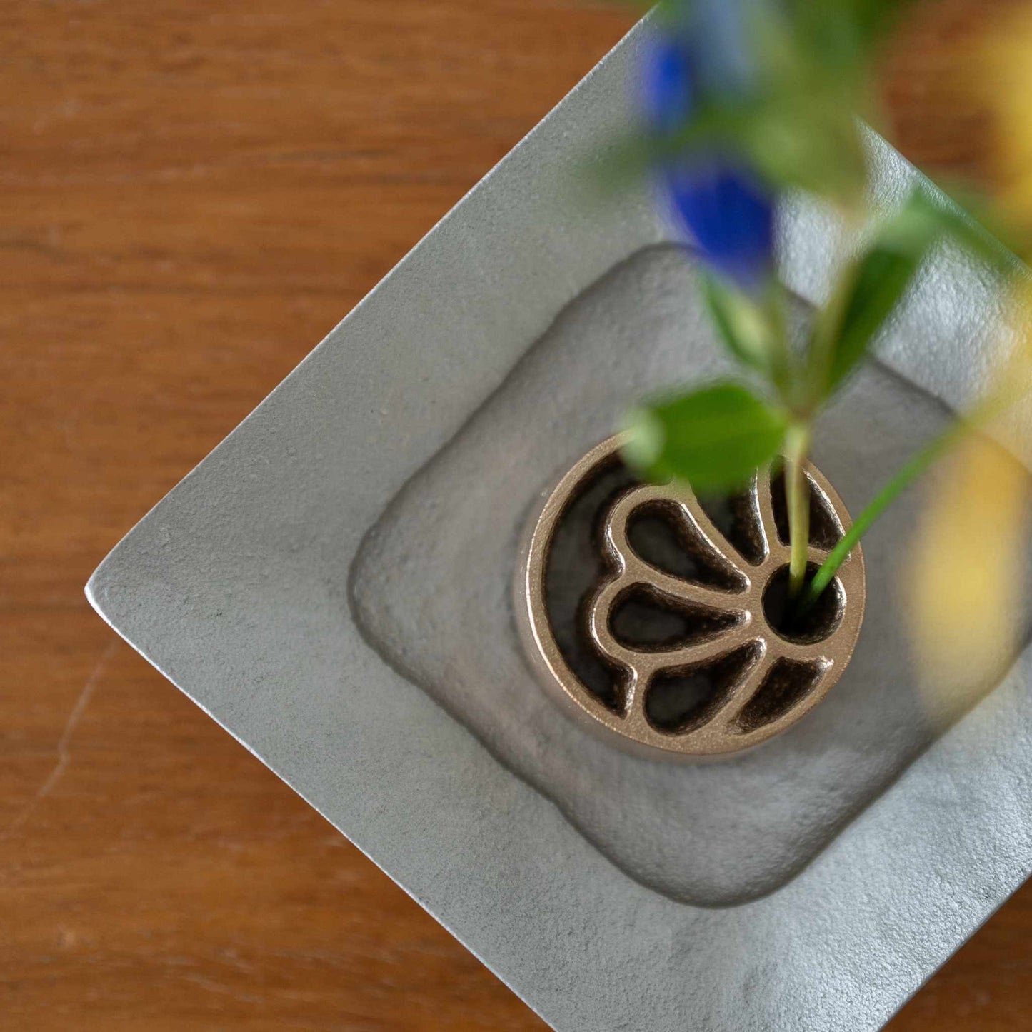 Japanese Pinless Kenzan “Petal” S for Ikebana | Elegant Bronze Flower Frog for Japanese Vases