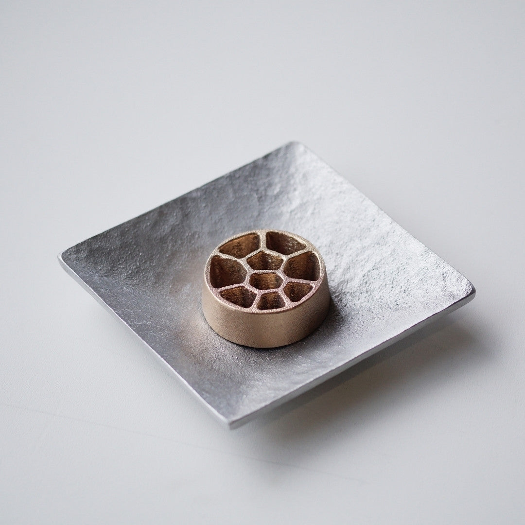 Japanese Pinless Kenzan Voronoi with aluminum plate S gift set for ikebana vases