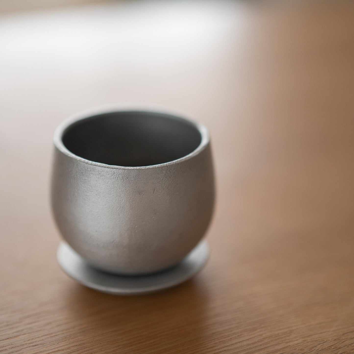 Japanese sake cup “yurayura” – aluminum cast japanese sake cup set with coaster lid from Japan