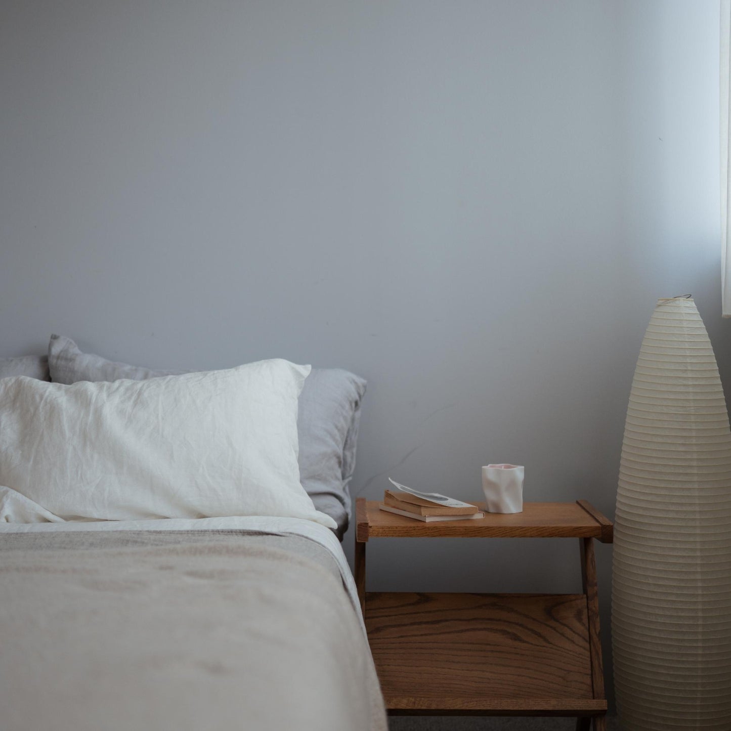 Japanese scented candle – calming bedroom decor with handcrafted porcelain candle from Japan