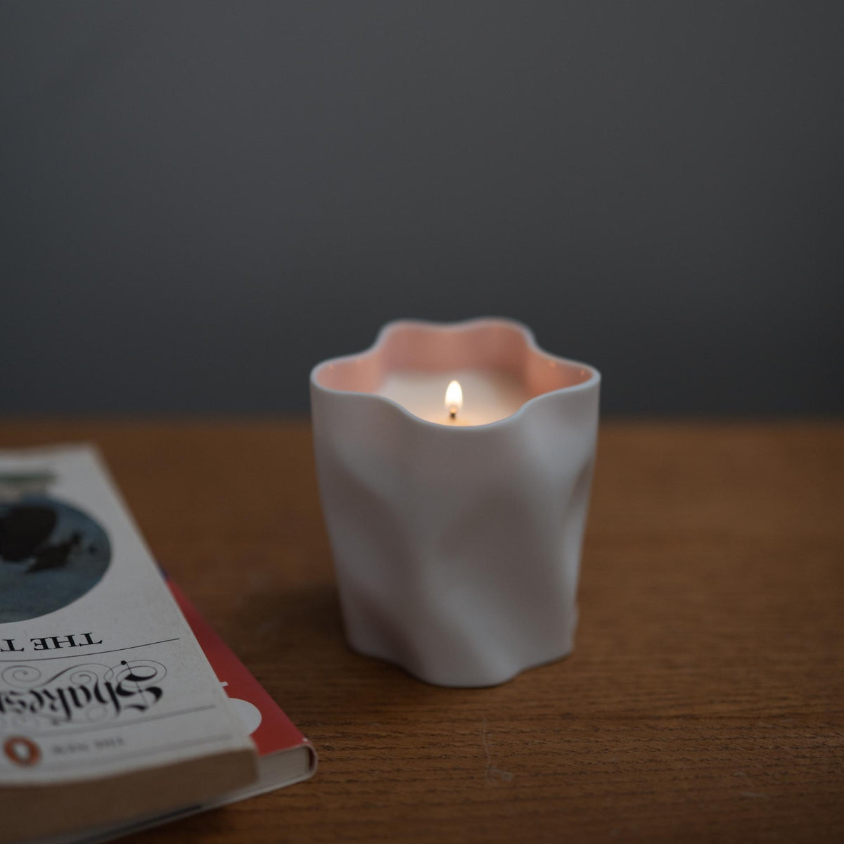 Japanese scented candle – elegant Kitchibe porcelain candle light with natural fragrance