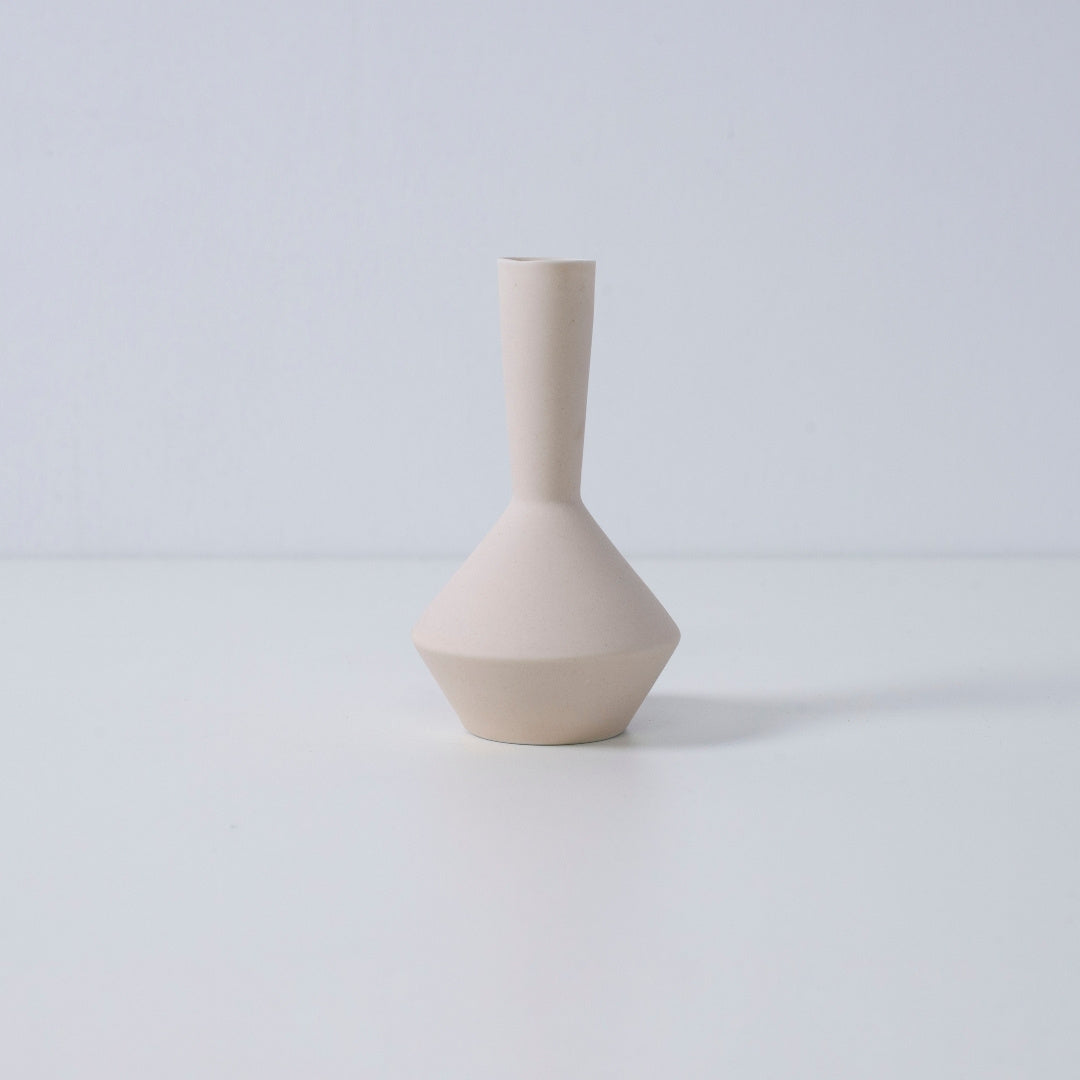 Pink Japanese single flower vase “Frustum” – elegant Mino ware design for ikebana flower art