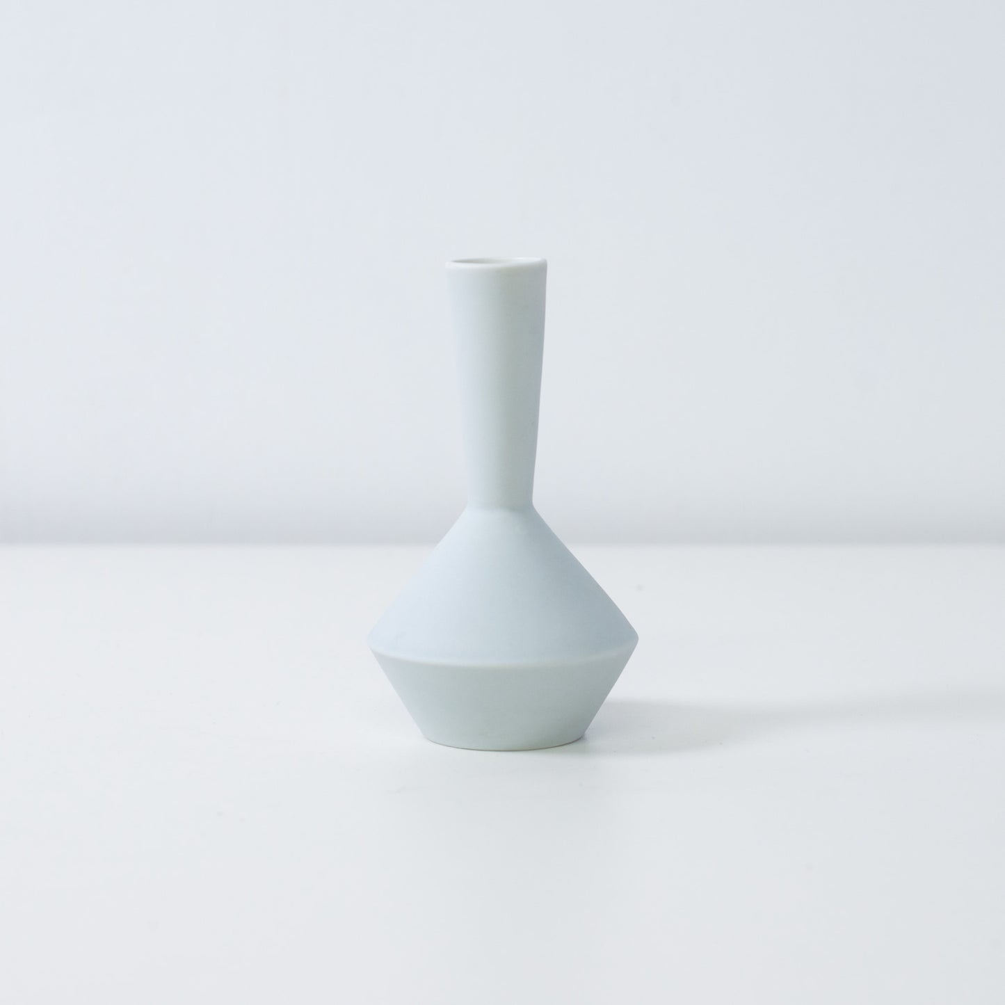 Pale blue Japanese single flower vase “Frustum” – porcelain Mino ware vase for ikebana display