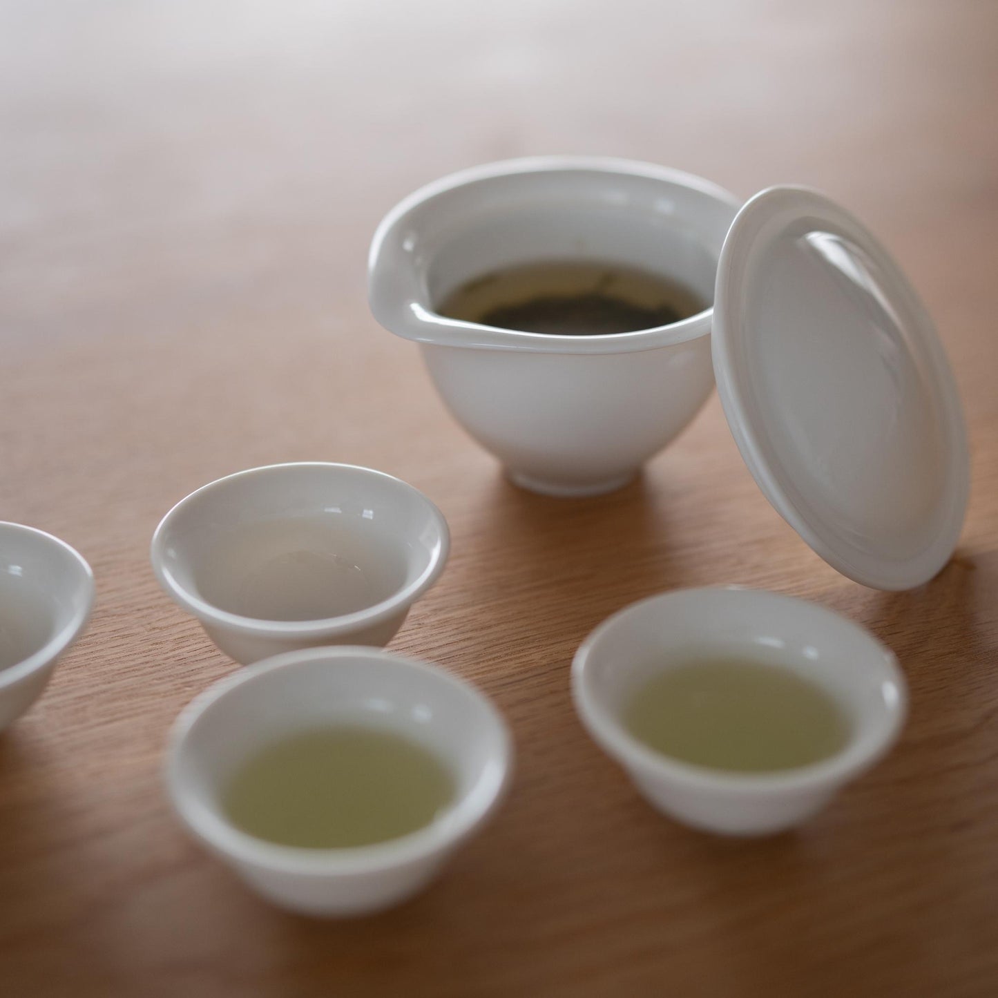 Japanese Hōhin Tea Set – White Mino Ware Teapot with Four Cups for Elegant Tea Moments