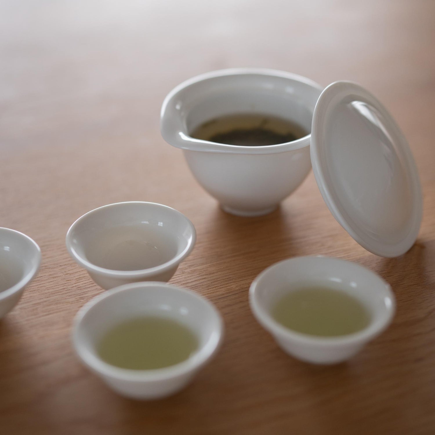 Japanese Hōhin Tea Set – White Mino Ware Teapot with Four Cups for Elegant Tea Moments
