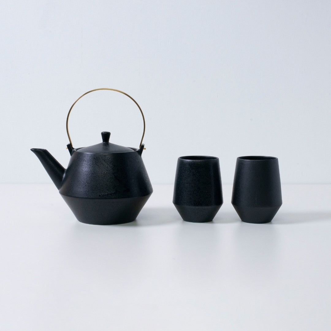 Black Japanese teapot set with yunomi tea cups – award-winning Mino ware Japanese tea set
