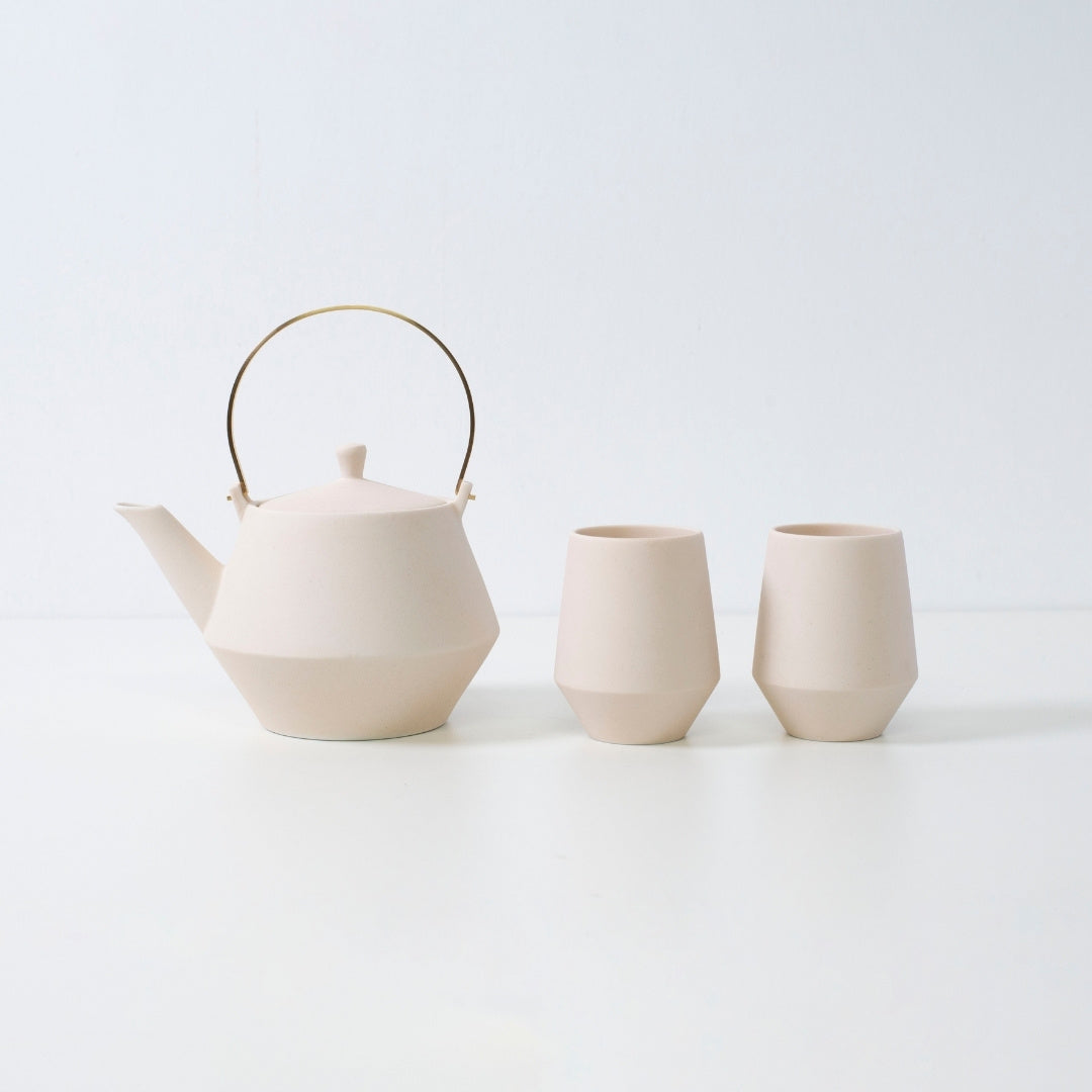 Pink Japanese teapot set with yunomi tea cups – award-winning Japanese tea cup set