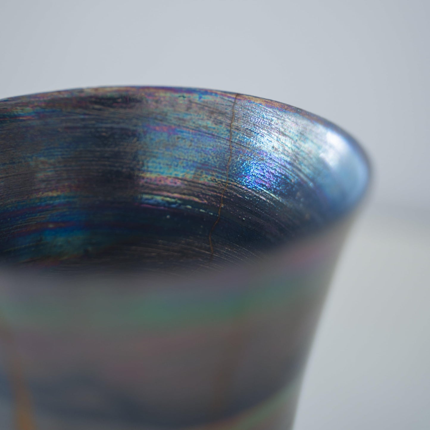 Kintsugi Cup "Sirius": Close-up of Gold Kintsugi Repair Inside