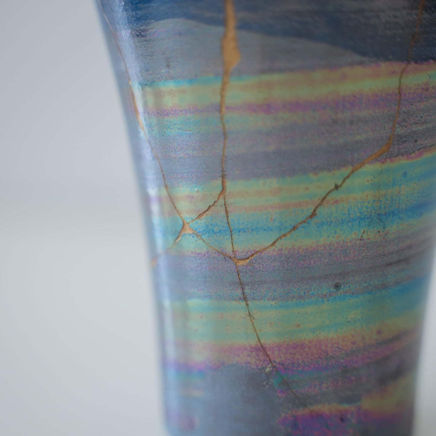 Kintsugi Cup "Sirius": Detailed Close-up of Gold Kintsugi