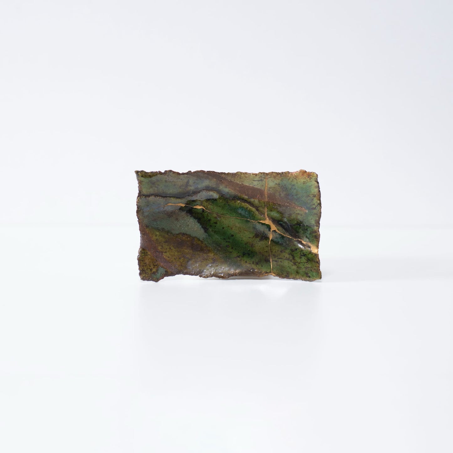 Kintsugi Plate "Oribe" Deep Green 01 against a white background