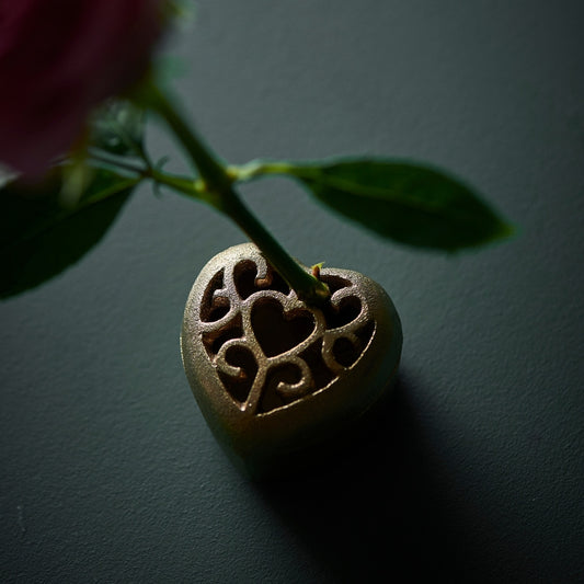 Top view of Japanese Pinless Kenzan "Heart" pinless ikebana vase for Japanese flower arranging