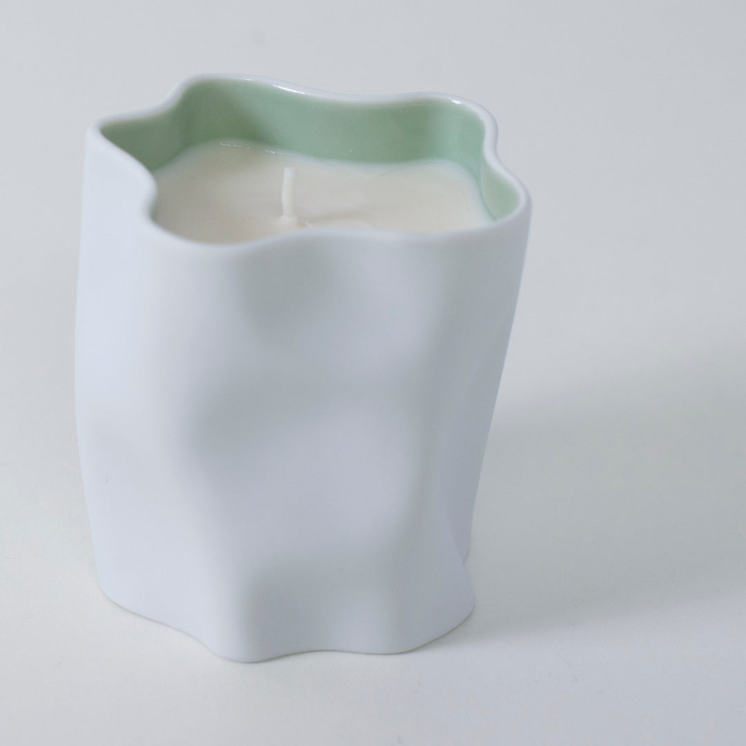 Top view of Japanese candle YUKI with mint, powder snow, and Japanese Incense in white ceramic vessel