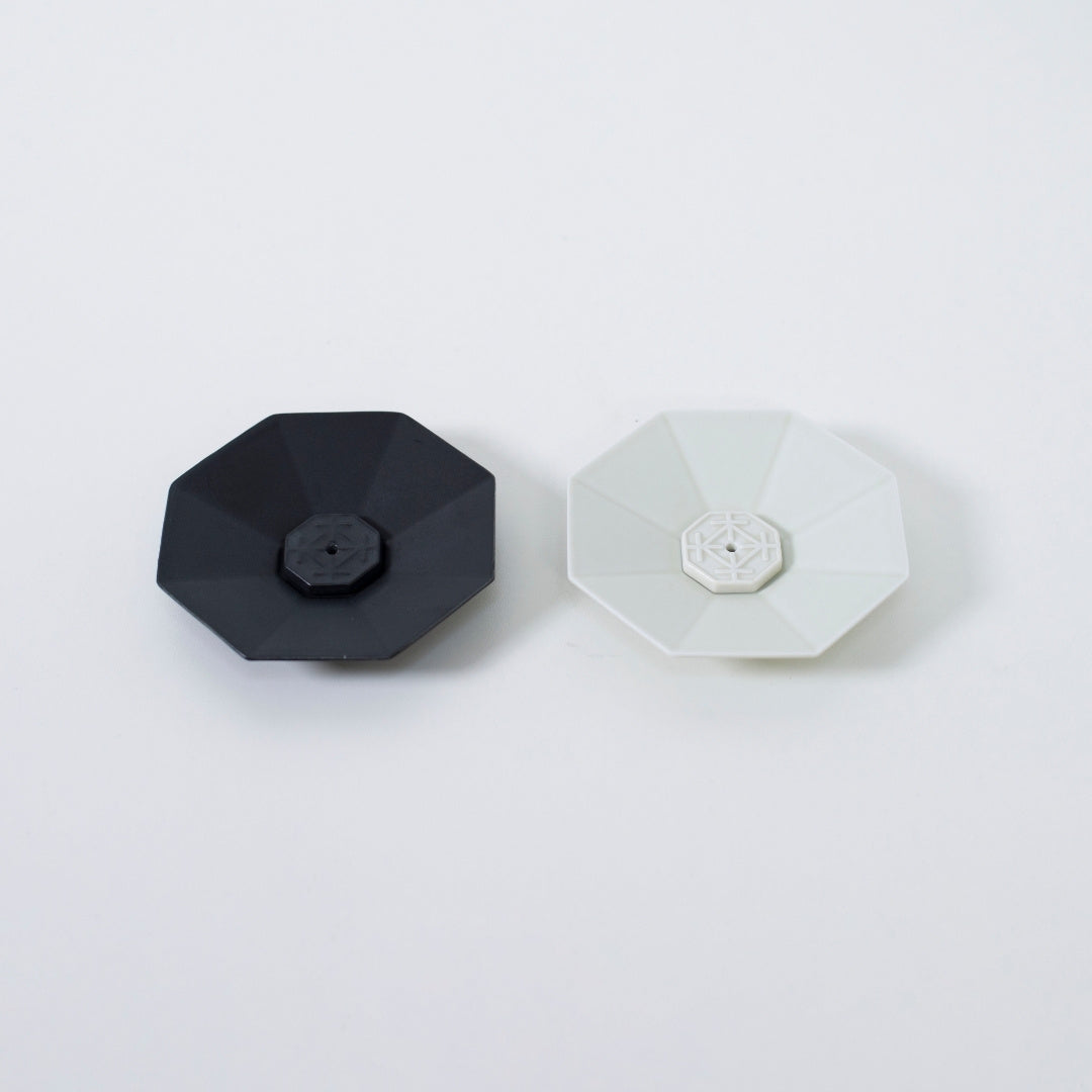 "PORCELAIN INCENSE PLATES OCTAGON BLACK & WHITE - Porte-encens japonais en céramique élégant pour salon style Japandi"