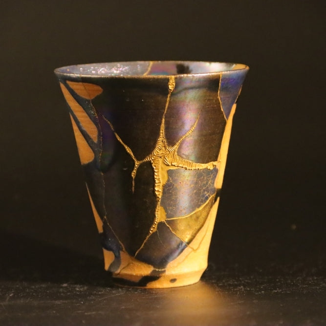kintsugi cup "hidamari" 05 in gold, front view.