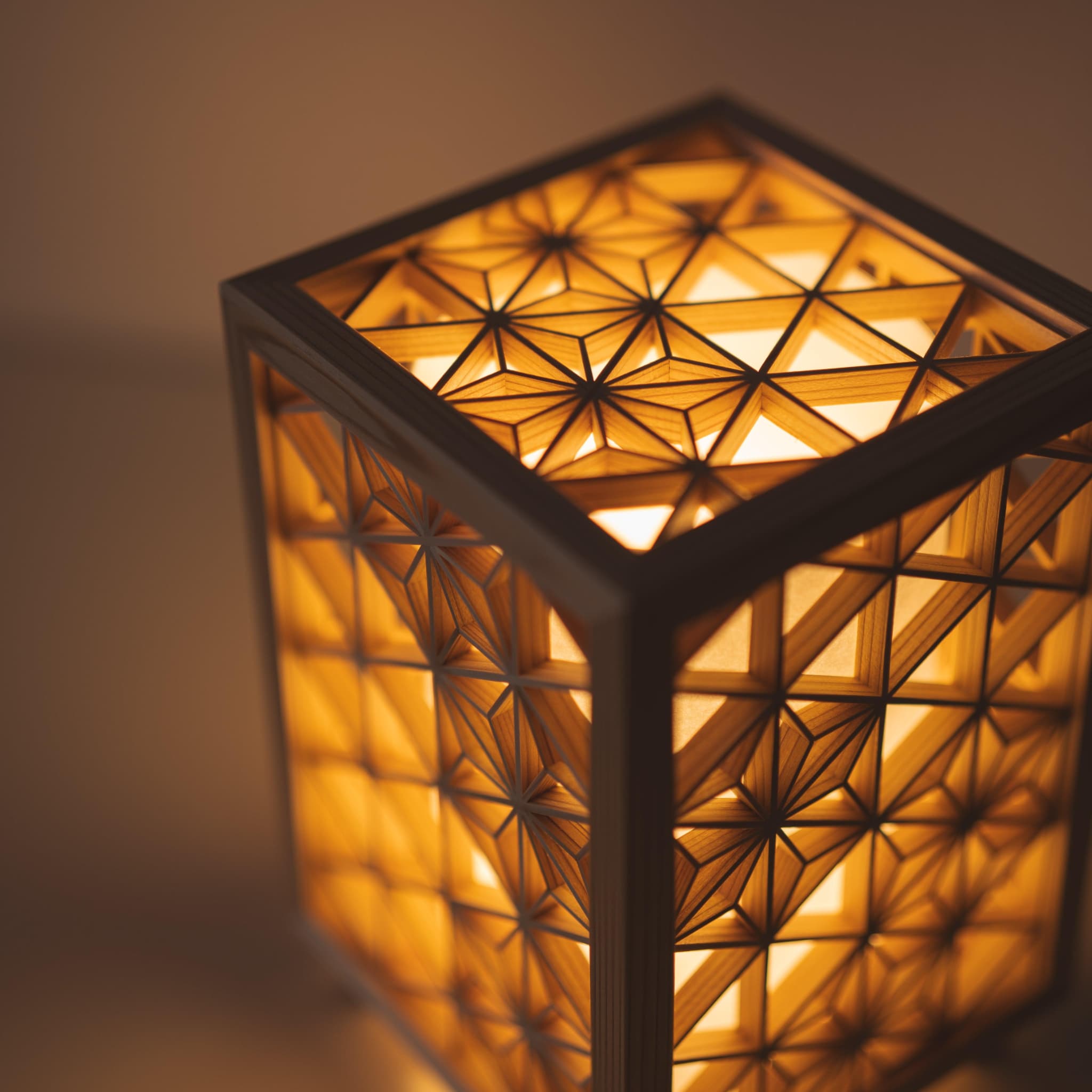  A Japanese Kumiko Table Lamp "Asanoha": close up view