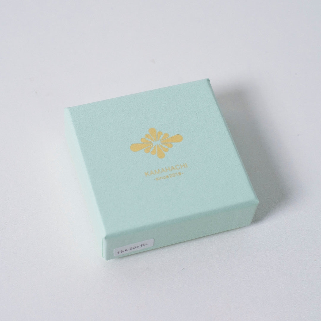 Box of Japanese Pinless Kenzan by Kanamori Alloy – elegant packaging for Japanese Pinless Kenzan