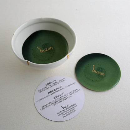 A handcrafted Japanese matcha bowl “Waraku” by Buzan Kiln, made in Mino Ware style, featuring a smooth white glaze and elegant golden rim, perfect for tea ceremony.