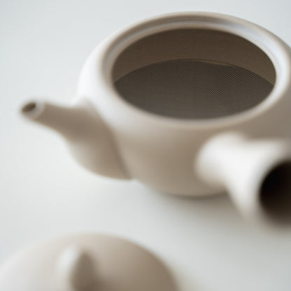 Japanese Teapot (Kyusu) with Stainless Steel Bottom Mesh - White