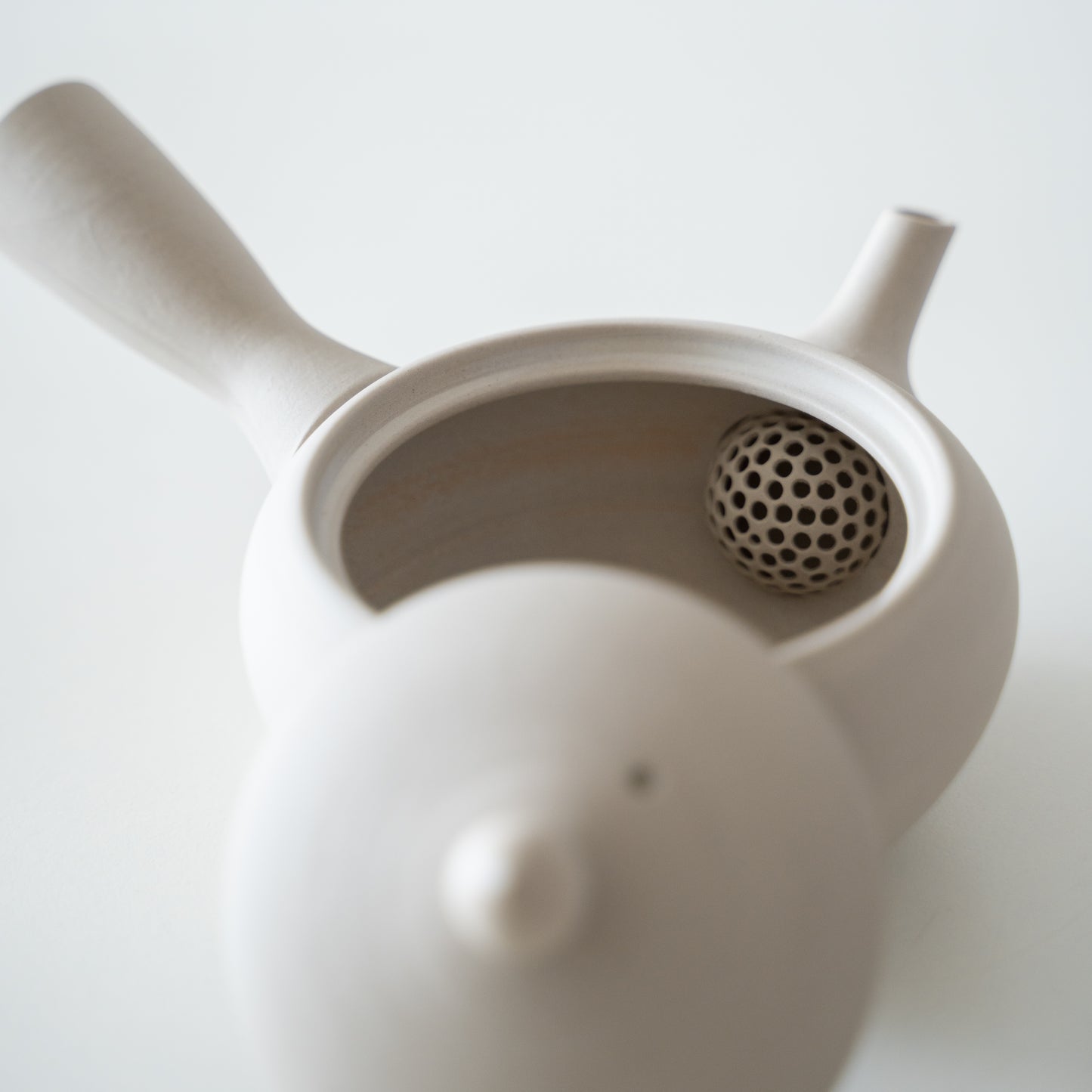 Japanese Teapot (Kyusu)  with Tea Strainer - White