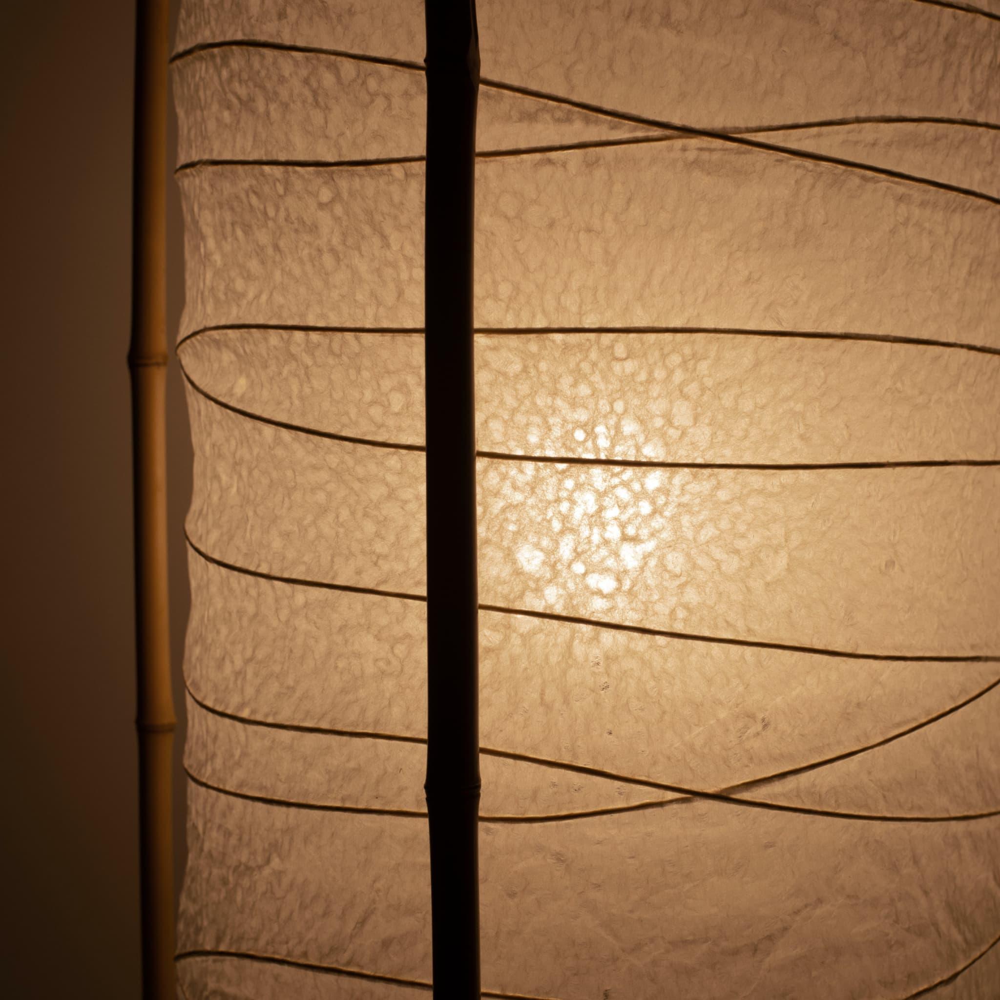 Detail of a tall floor lamp with 4 bamboo supports, crafted with Gifu lantern techniques and Mino washi paper.