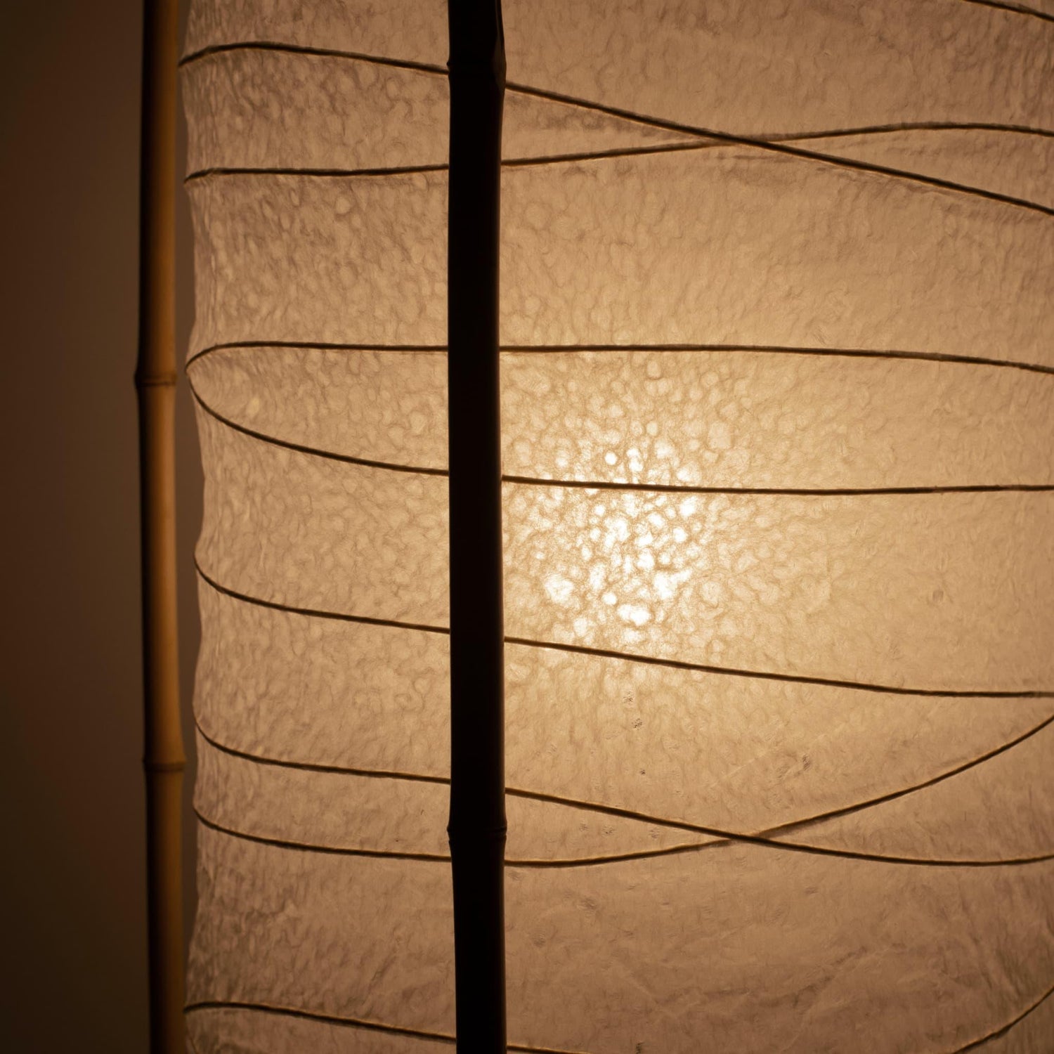 Detail of a tall floor lamp with 4 bamboo supports, crafted with Gifu lantern techniques and Mino washi paper.
