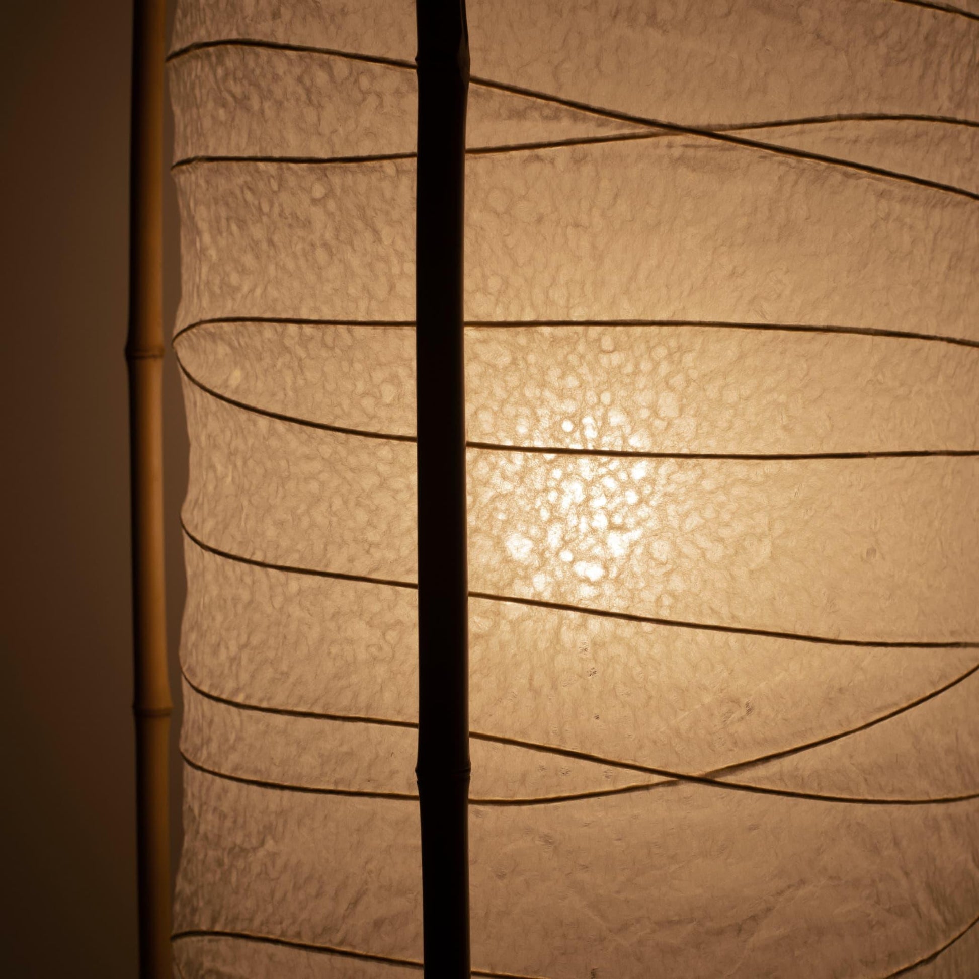 Detail of a tall floor lamp with 4 bamboo supports, crafted with Gifu lantern techniques and Mino washi paper.