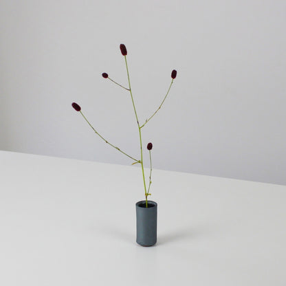 Ikebana flower in Japanese vase "Kenzan-shin S" – Simple Japanese flower arranging