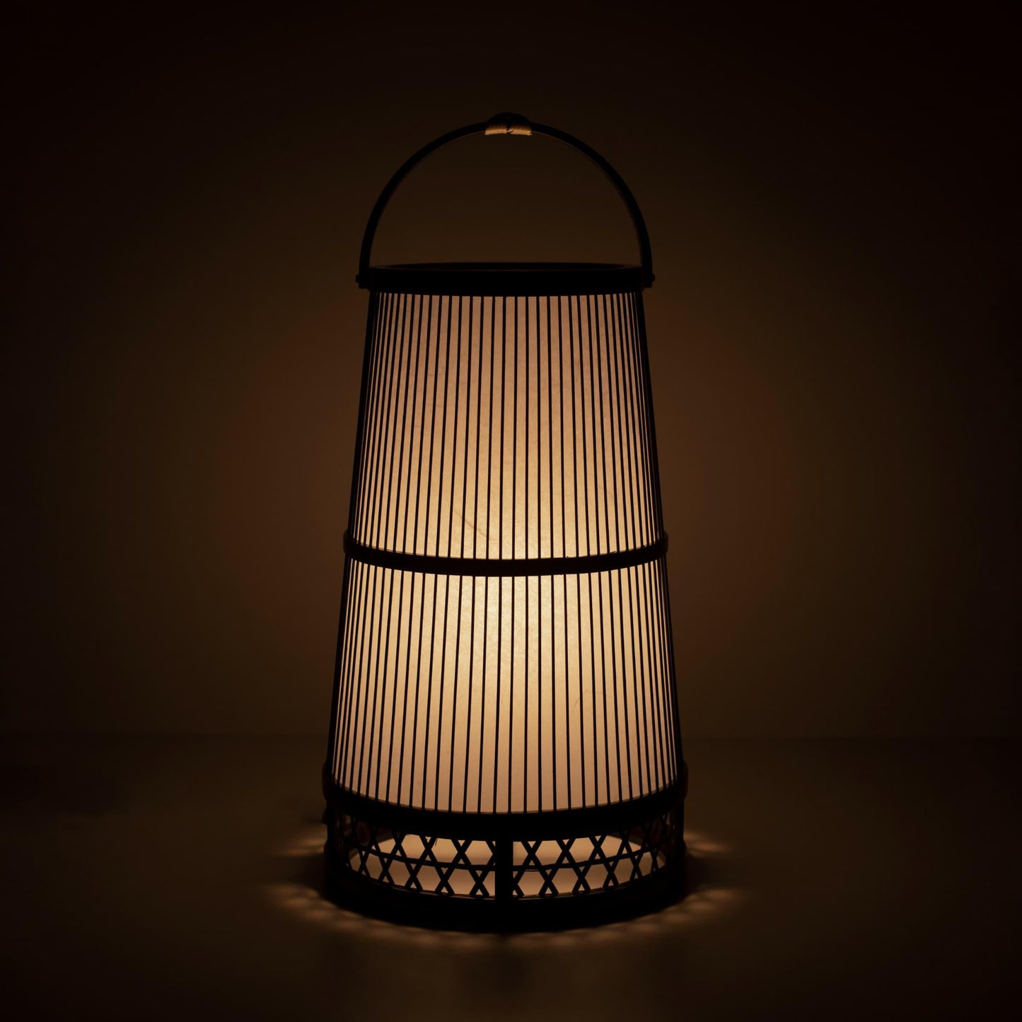 Japanese lamp crafted with 800-year-old Shizuoka bamboo artistry. Delicate bamboo strips create intricate patterns, casting a warm glow through Japanese paper.