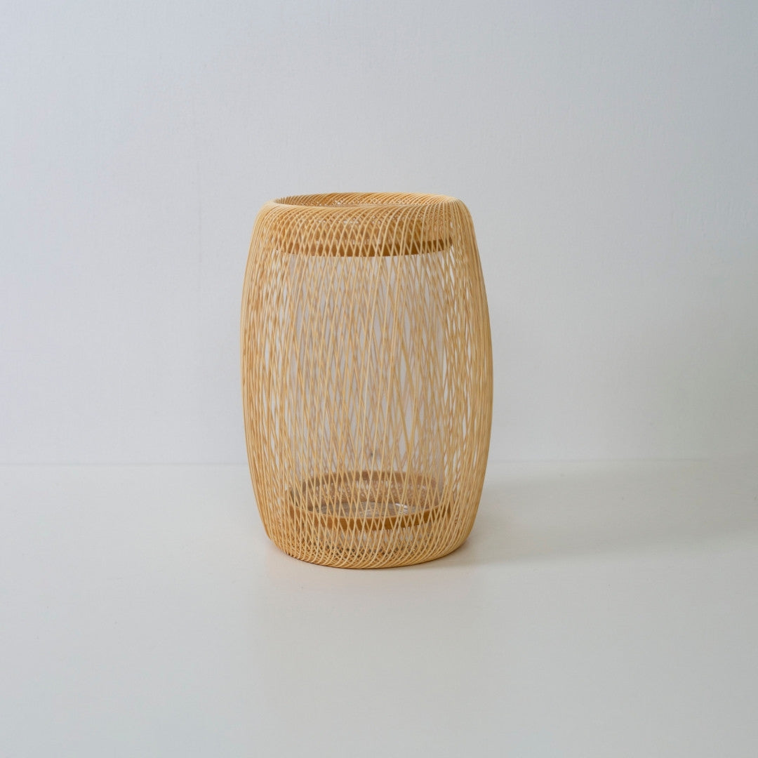 Japanische Bambus-Blumenvase „Cocoon“ – handgefertigte Ikebana-Vase –  Millennium Gallery JP