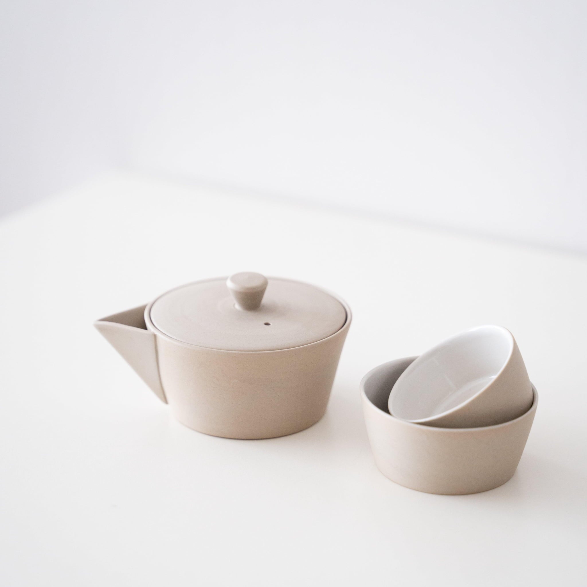Japanese Banko Ware Teapot: A Minimalist White Design