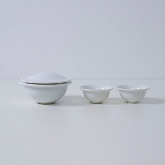 White Japanese Hōhin tea set for two – minimalist porcelain teapot with Japanese tea cups