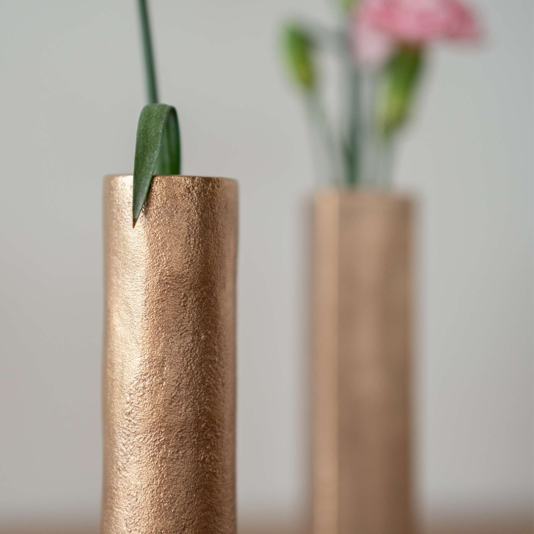 "Vase Ikebana japonais « Buisson de cuivre » | Élégant vase en métal pour l'art floral japonais"