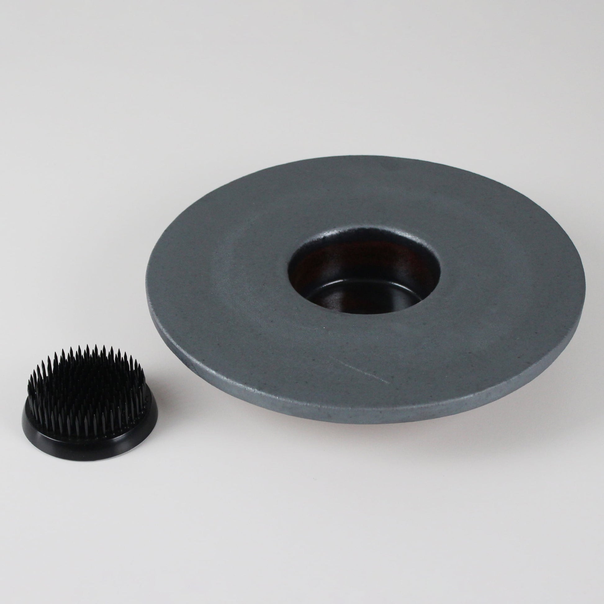 Japanese Ikebana Vase Kenzan - rei maru with Kenzan for Elegant Ikebana Flower Arrangements