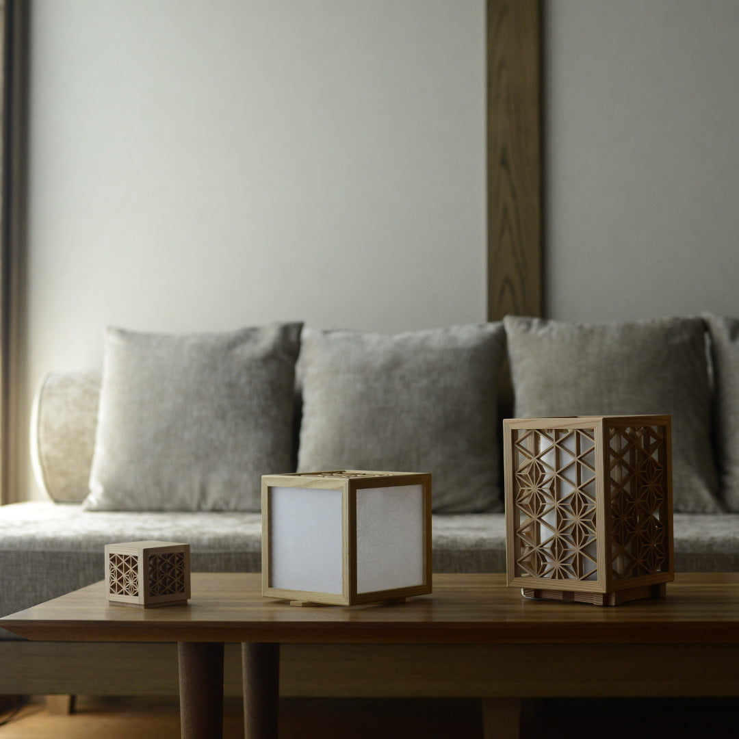 Kumiko table lamps on a table in Japandi living room. 