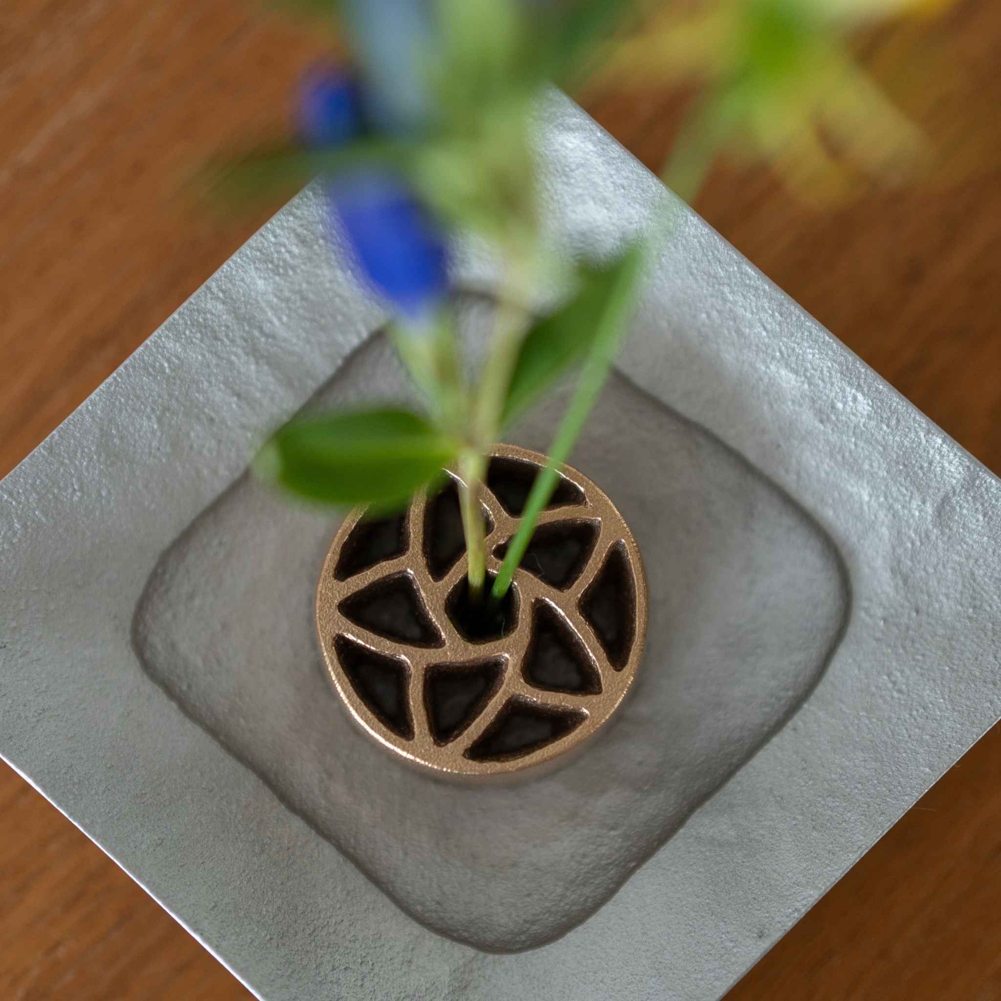 Japanese Pinless Kenzan “Hana” S for Ikebana | Bronze Flower Holder for Japanese Vases